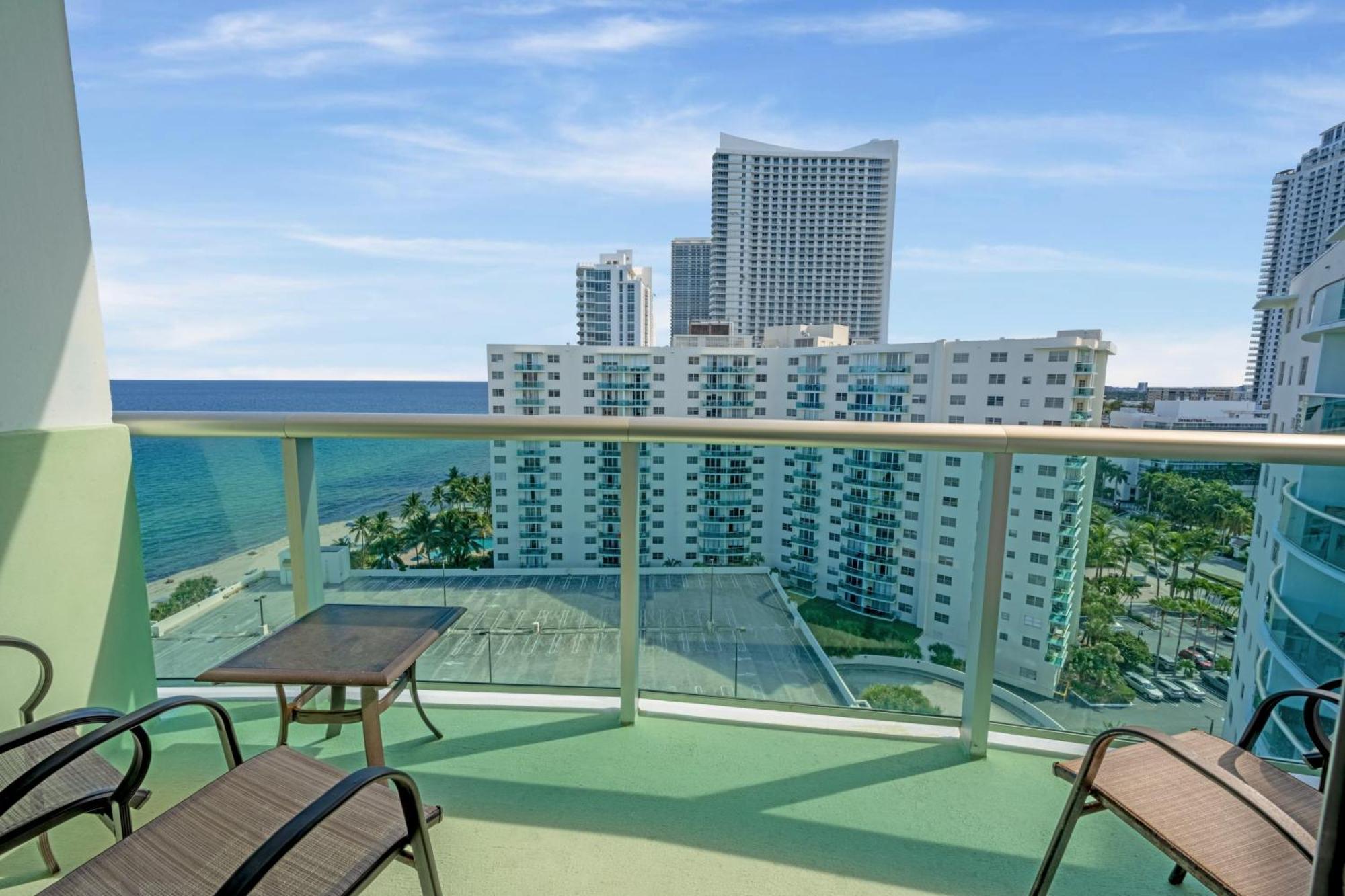 Tides On Hollywood Beach Rum bild